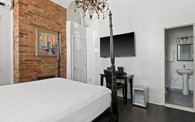 The Streetcar Historic Hotel