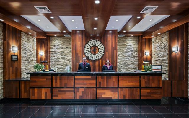 Crowne Plaza Newark Airport by IHG