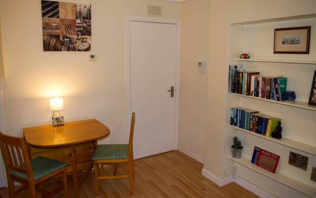 Welcoming and Homely 2 Bed in Central Location