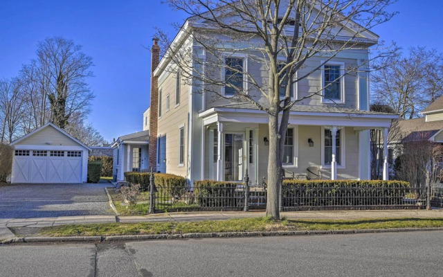 Quaint DT Greenport Apt - 2 Mi to Shelter Island!