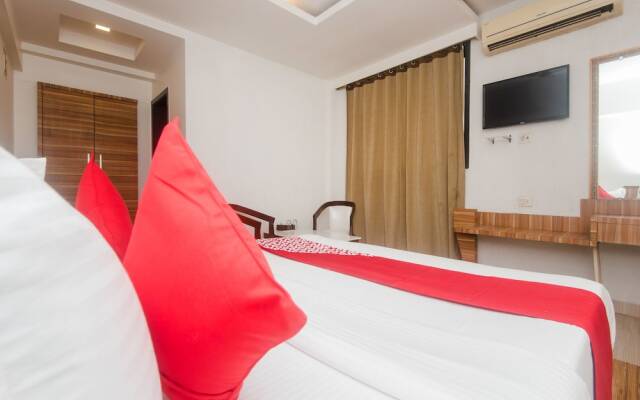 OYO 13823 Hotel Praveen International