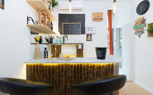 Large Flat w/ Terrace | Ace Location @ Aliados