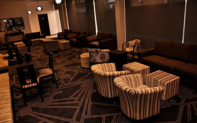 Golden Tulip Oniru Suites