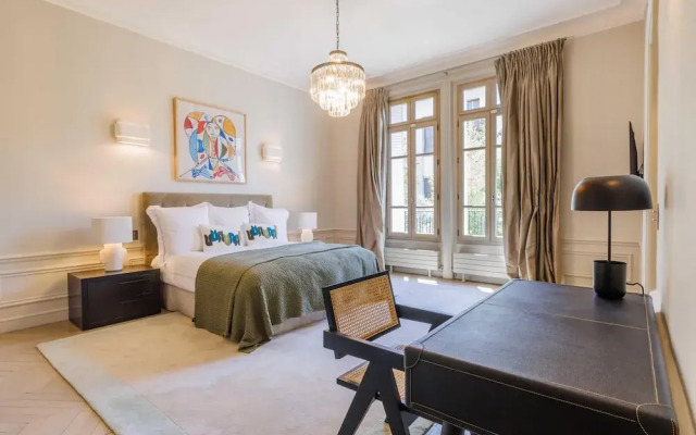 Luxury Mansion With Garden in Heart of Neuilly