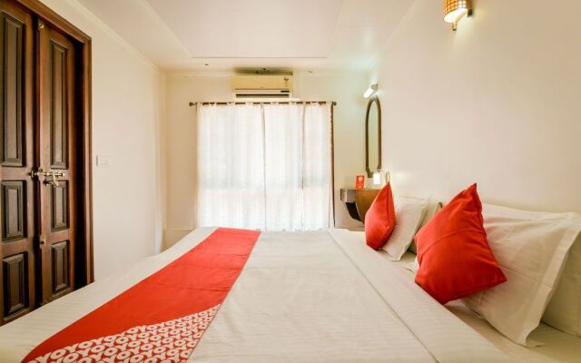 OYO 13589 HouseBoat My Trip Deluxe 4 BHK Private