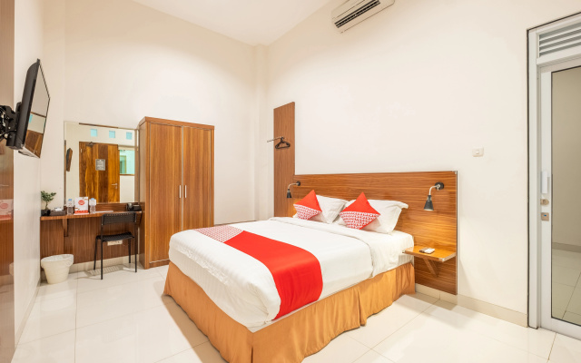 OYO Flagship 1308 Darmo Residence