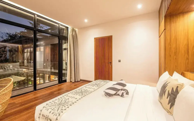 Luxe 6BR Villa, 400m From Canggu Shore