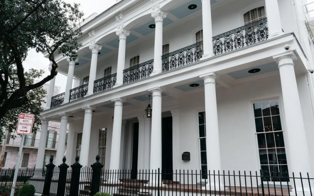 Henry Howard Hotel