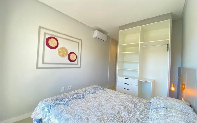 223F - Belíssimo Apartamento em Canto Grande
