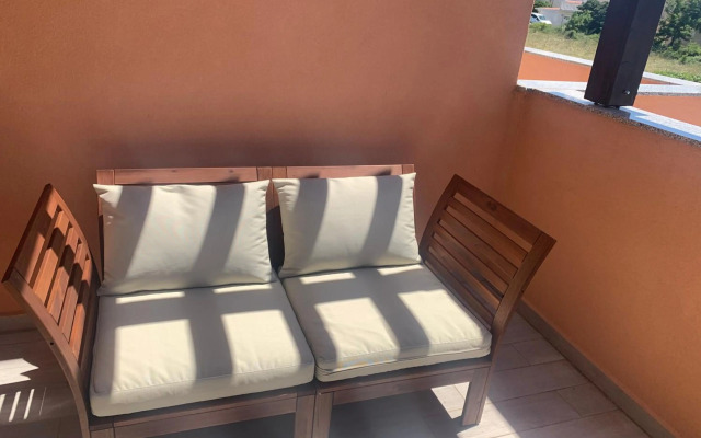 Apartman Matej with pool Povljana