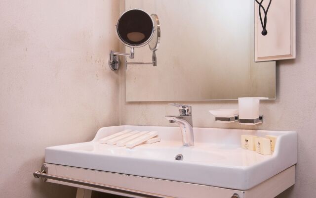 Neikos Luxury Suites