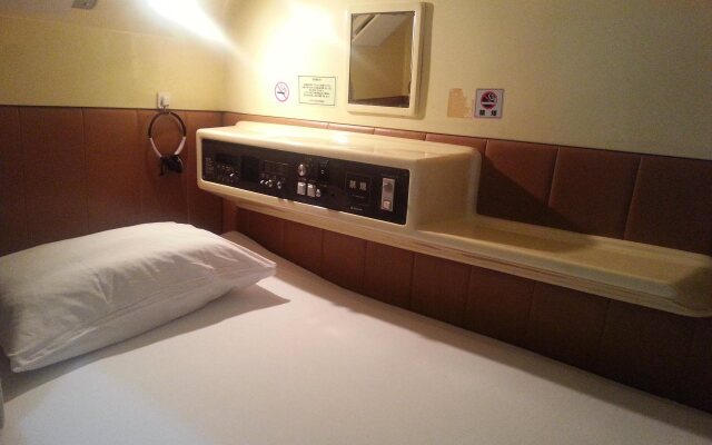 Capsule Kinuyahotel Ikebukuro - Men Only
