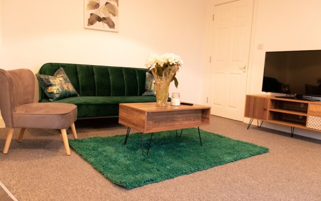 Livestay-modern 2 Bed Apartment Close to Heathrow
