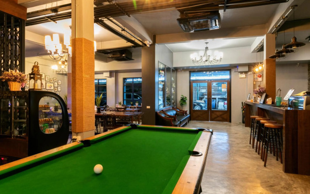 Castle Black Bangkok - Hostel
