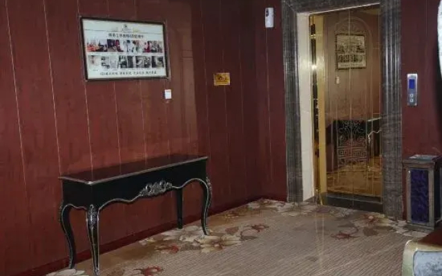 Hot Spring Holiday Hotel