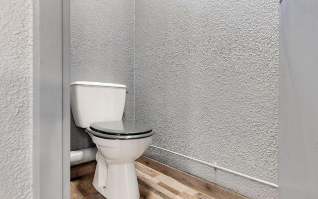 Snug Holiday Home in Signy le Petit with Private Terrace