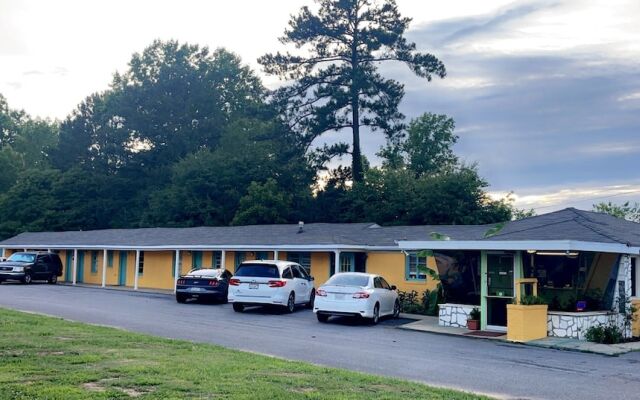 Lamplighter Inn