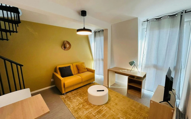 We Live In R - Duplex 503