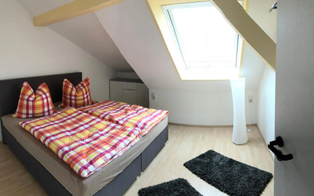 Kuschelige Dachgeschosswohnung am Clarapark