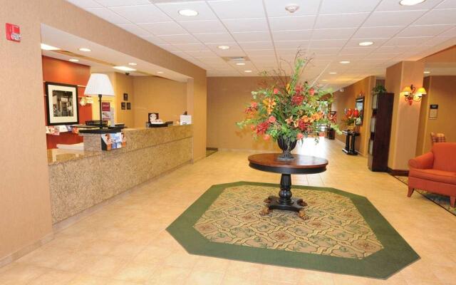 Hampton Inn & Suites Pensacola I-10 N at Univ. Town Plaza