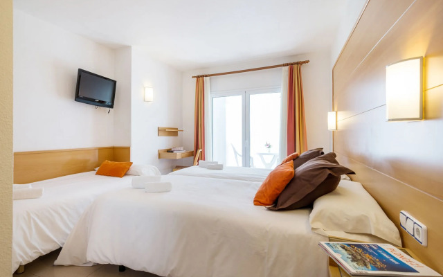 Hotel & Diving les Illes