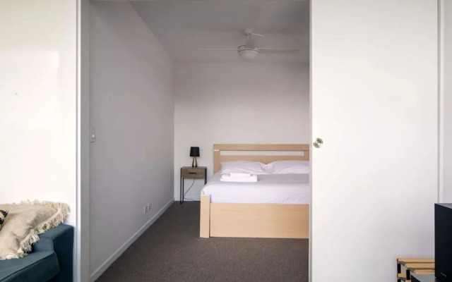 Modern 2 Bedroom Dutton Park Apartment With Balcony