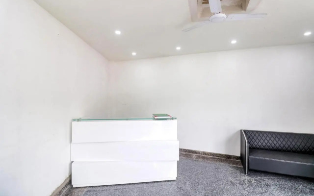 Collection O 79356 Mahavir Enclave