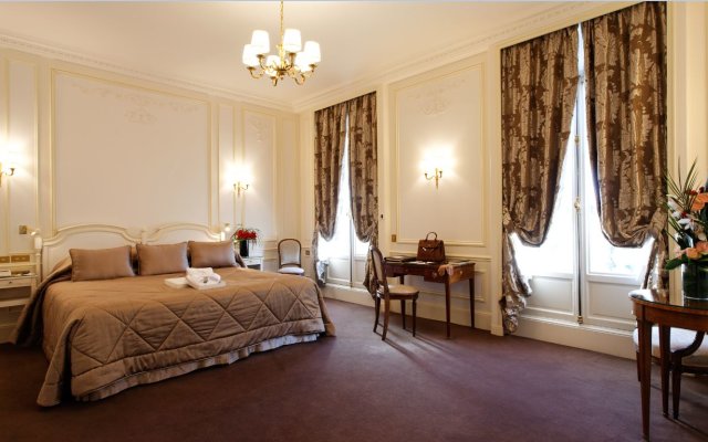 Hotel Raphael