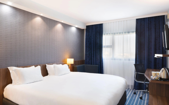 Holiday Inn Express Marseille Airport by IHG