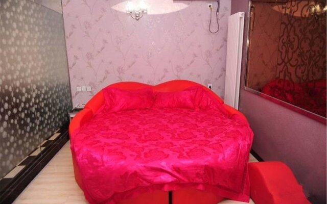 Friday Theme Guesthouse Branch Two