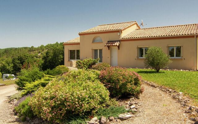 Peaceful Villa in Calamane with Private Swimming Pool