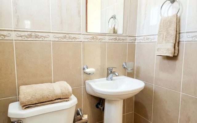 2-bedroom Beach Apartment With Pool Costambar