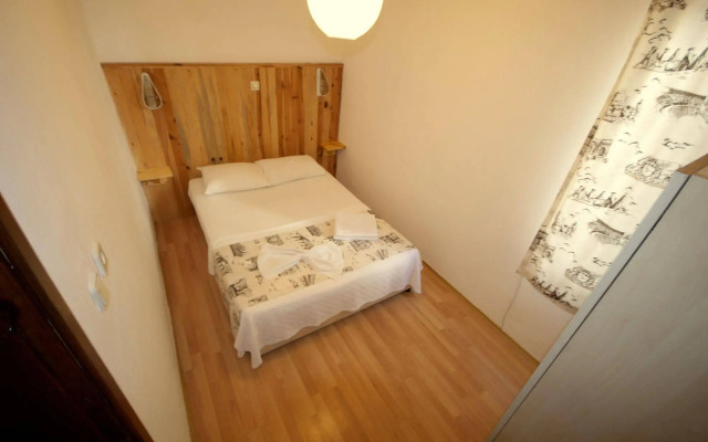 Dionysos Lodge