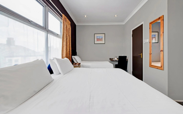 OYO Bostons Manor Hotel, Hanwell London