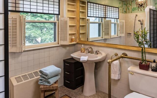 Silver Heart Inn and Cottages