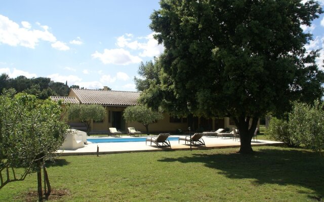 Stunning Villa in Sorgues With Swimming Pool
