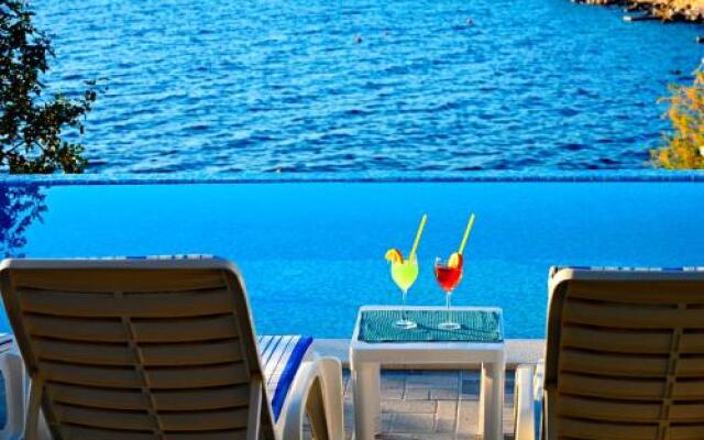 Villa Jadranka with pool and private beach