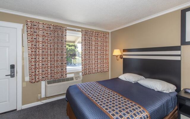 Surf Motel and Gardens