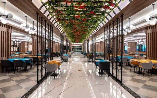 Arnor De Luxe Hotel