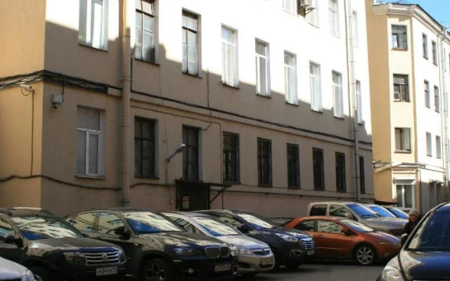 Anichkov Bridge Living Quarters