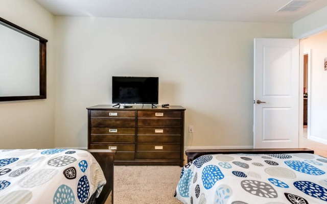 Romeo Circle Stoey Lake