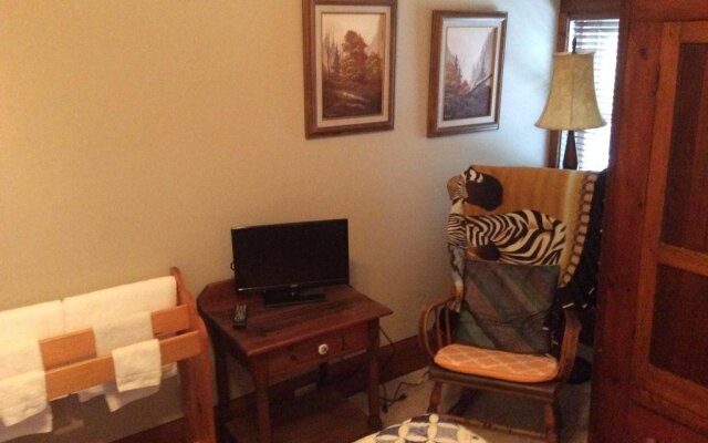 Riverside Caygeon B&B
