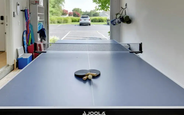 4 Mi to Beach: Lewes Townhome w/ Ping-pong Table