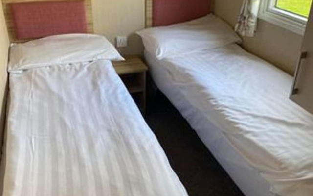 Budget 3-bed Caravan in Tunstall, Hull