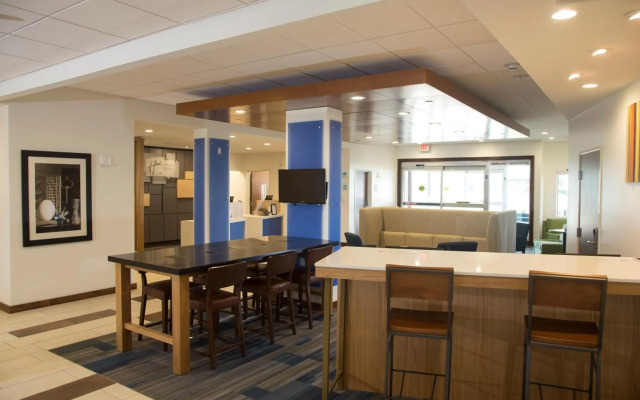 Holiday Inn Express & Suites Rochester Hill - Detroit Area by IHG
