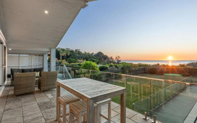 Dayz Dreamin - pool, gas fireplace and beachfront