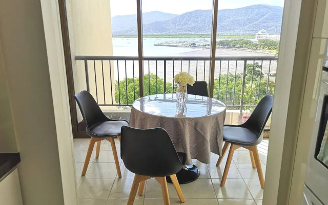 Cairns Ocean View Apartment in Aquarius