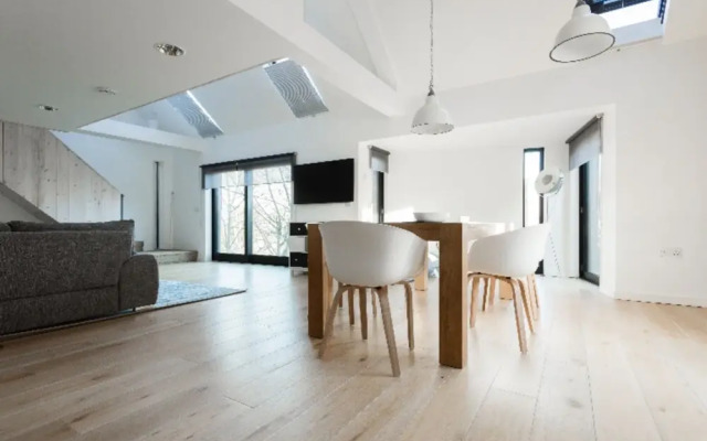 The Cliffside Loft - Distinctly Modern 3Bdr Riverside Home