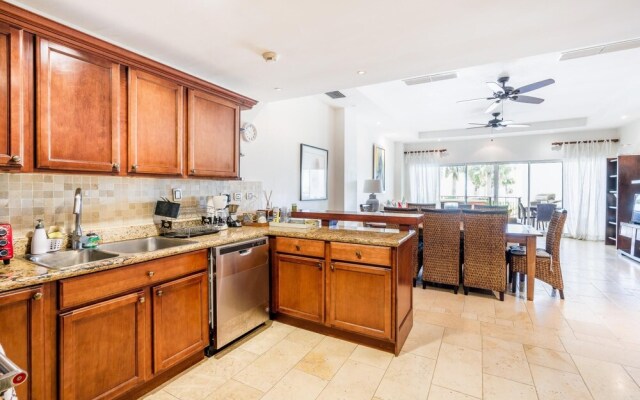 Classy Aquamarina Beachfront w Jacuzzi 6AB