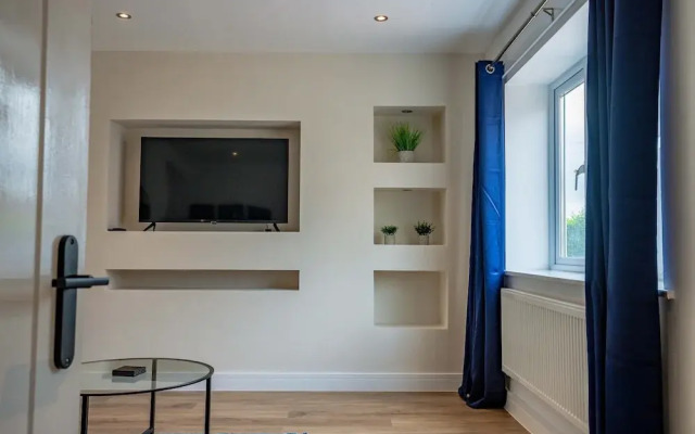 Host Stay Carlisle Road House